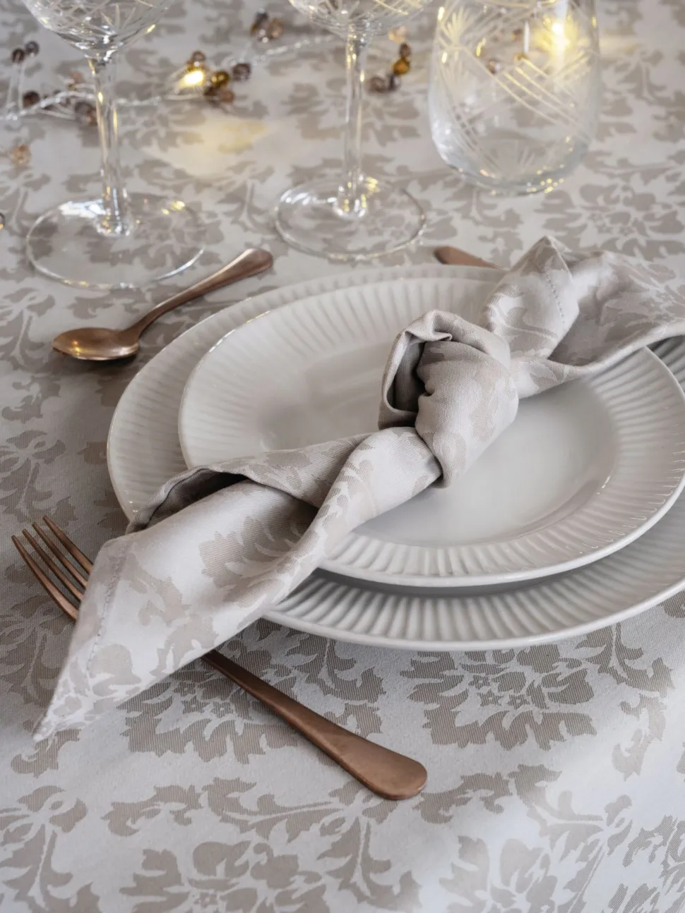 Belagt duk beige - 140x250 cm