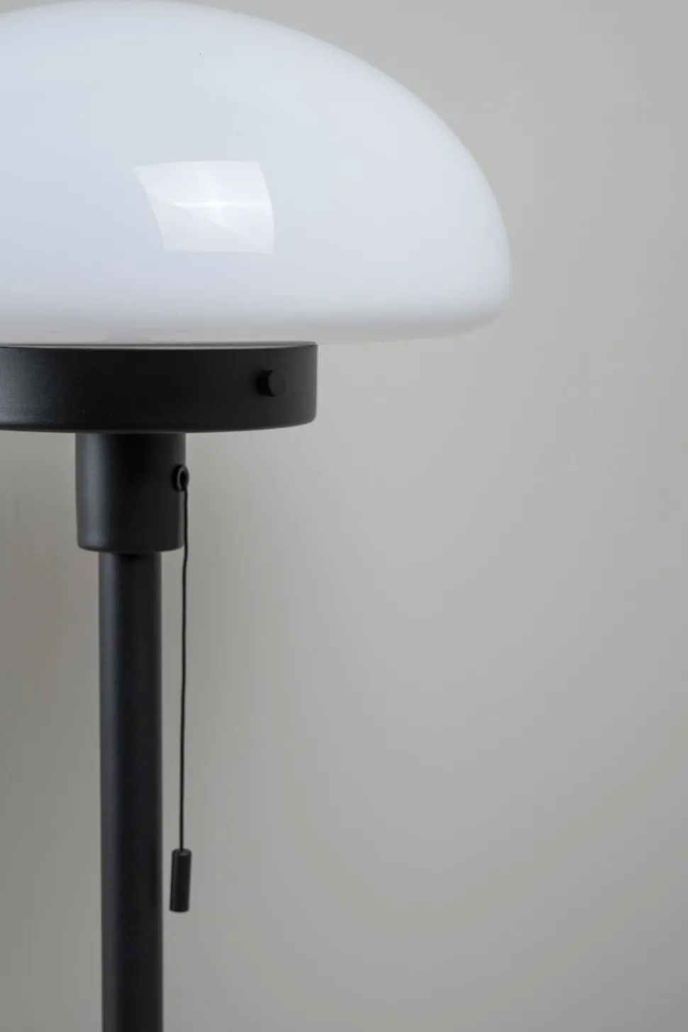 Bordlampe svart - 30,6x30,6x55 cm