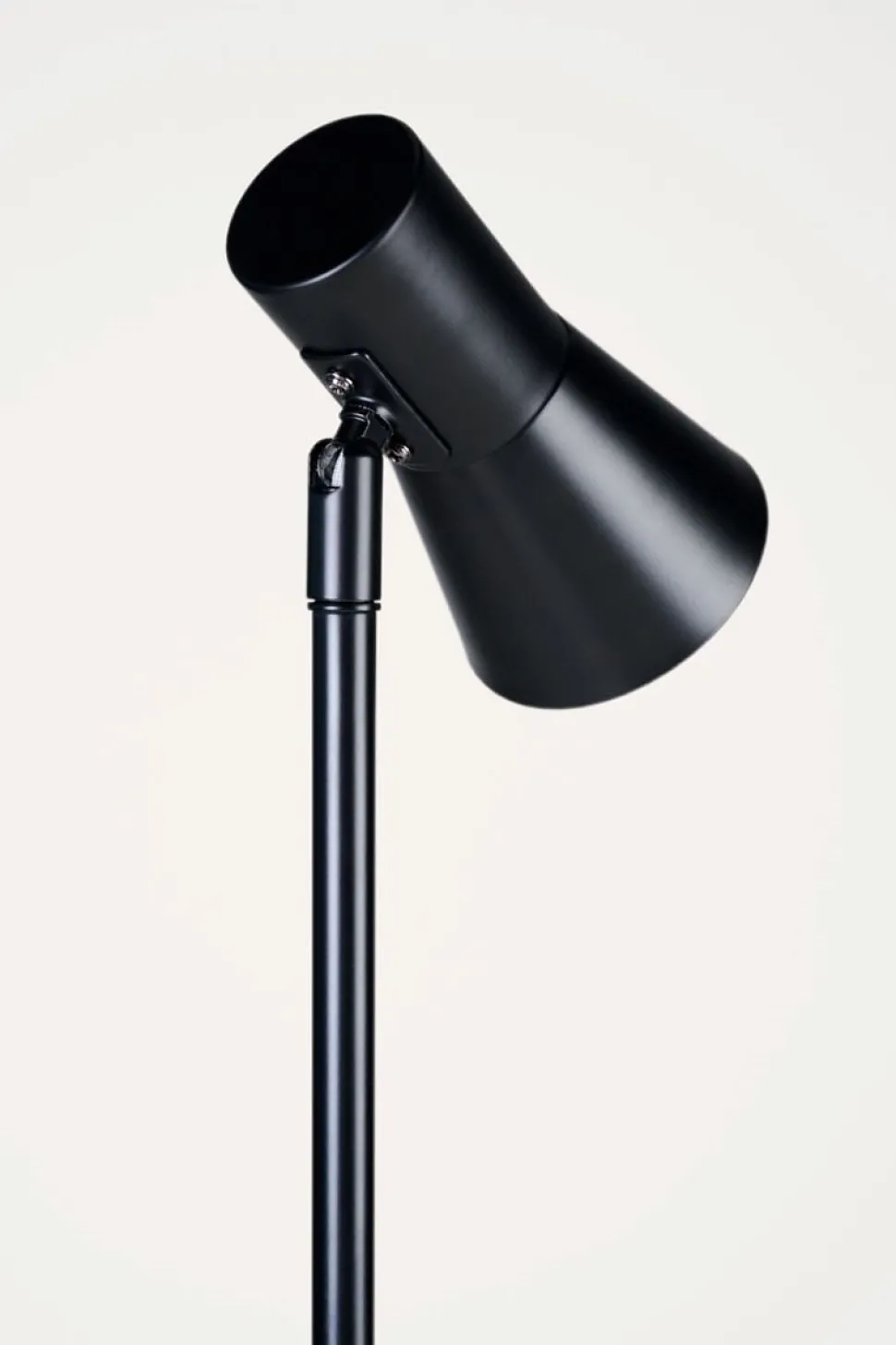 Gulvlampe svart - 20x17,5x140 cm