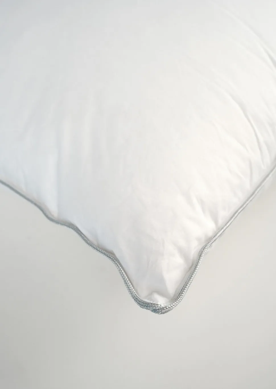 Medium dunpute hvit - 50x70 cm