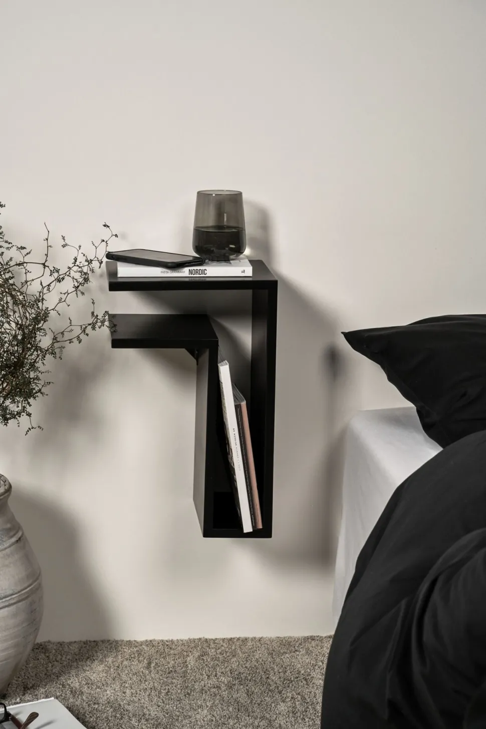 Nattbord venstre svart - 26x20x42 cm