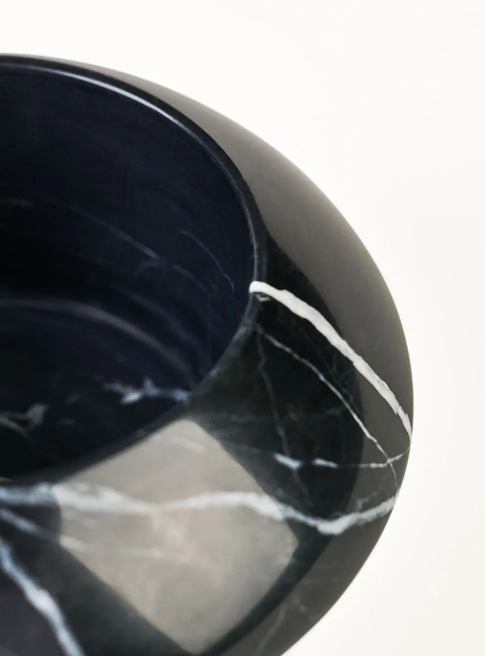 Oppbevaringsboks svart - 10,2x10,2x7,7 cm
