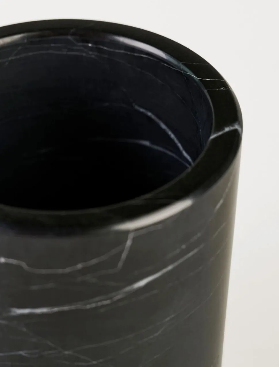 Tannbørsteholder svart - 7,5x7,5x10,4 cm